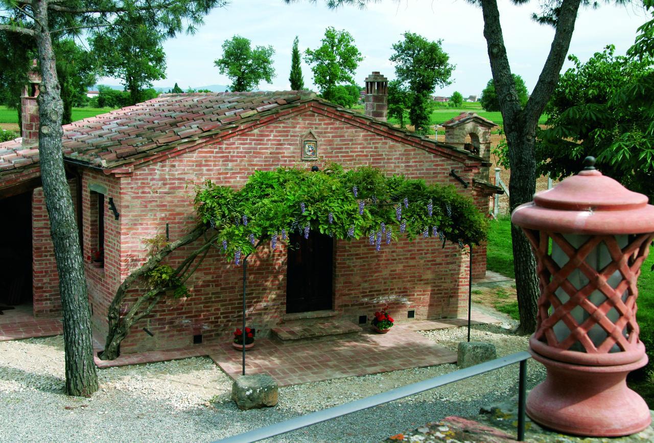 Agriturismo Podere La Rocca Аббадия-ди-Монтепульчано Экстерьер фото